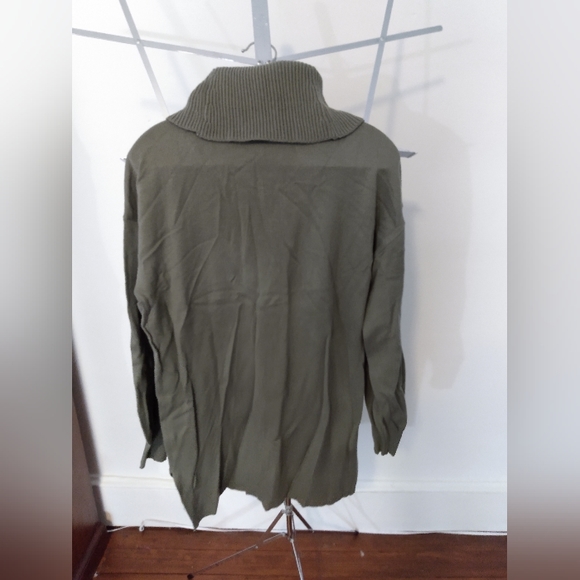 NWOT Ann Taylor Loft Olive Green Turtleneck Medium Petite - Picture 2 of 4